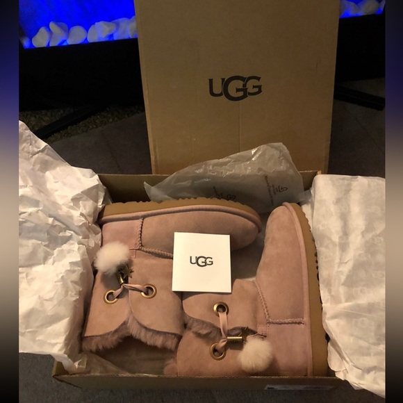 NEW Gorgeous NWT $250 UGG boots - Irina Star Charm limited edition! Price FIRM! - Picture 8 of 12
